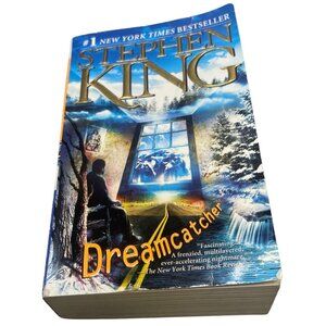 Dreamcatcher book Stephen kings paperback copyright 2001 English 882 pg READ
